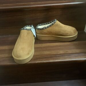 New Pawz Women's Hazel Clogs Platform Faux Fur Slipper Casual shoes 7 Indoor Out